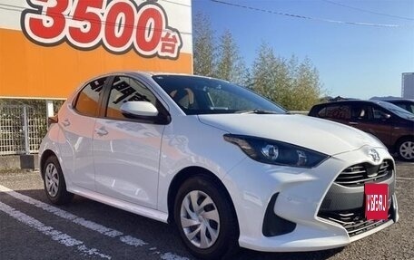 Toyota Yaris, 2022 год, 1 047 000 рублей, 1 фотография