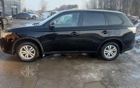 Mitsubishi Outlander III рестайлинг 3, 2014 год, 1 100 000 рублей, 3 фотография