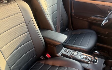 Mitsubishi Outlander III рестайлинг 3, 2014 год, 1 100 000 рублей, 8 фотография