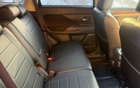 Mitsubishi Outlander III рестайлинг 3, 2014 год, 1 100 000 рублей, 7 фотография