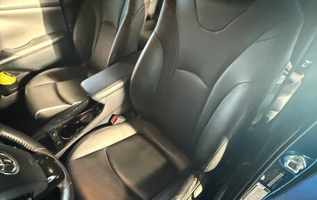 Toyota Prius IV XW50, 2019 год, 2 600 000 рублей, 13 фотография