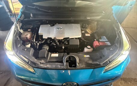 Toyota Prius IV XW50, 2019 год, 2 600 000 рублей, 14 фотография