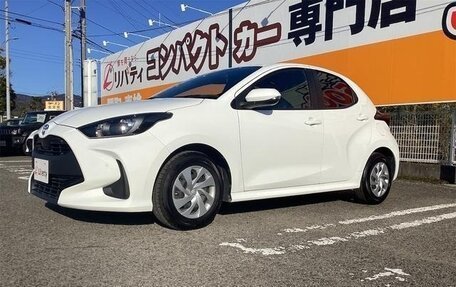 Toyota Yaris, 2022 год, 1 047 000 рублей, 7 фотография