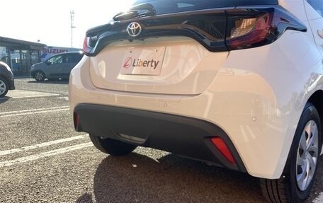 Toyota Yaris, 2022 год, 1 047 000 рублей, 11 фотография