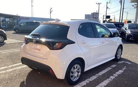 Toyota Yaris, 2022 год, 1 047 000 рублей, 13 фотография