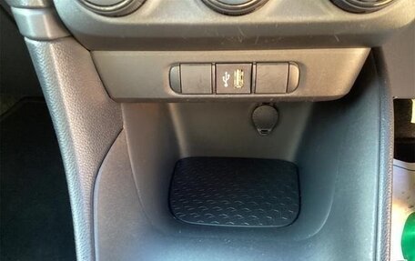 Toyota Yaris, 2022 год, 1 047 000 рублей, 17 фотография