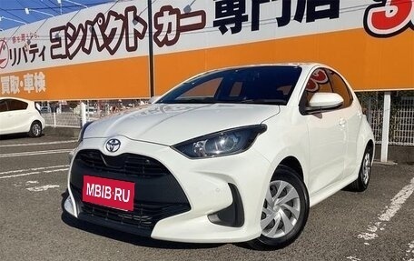Toyota Yaris, 2022 год, 1 047 000 рублей, 4 фотография