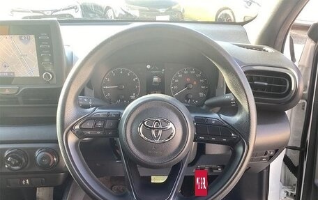 Toyota Yaris, 2022 год, 1 047 000 рублей, 14 фотография