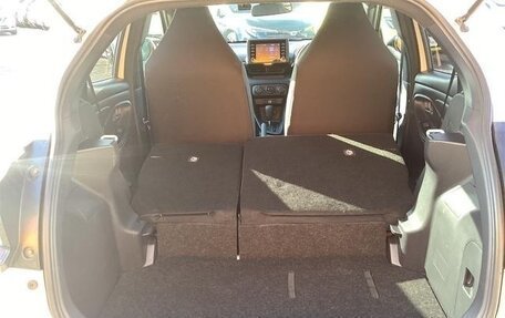 Toyota Yaris, 2022 год, 1 047 000 рублей, 28 фотография