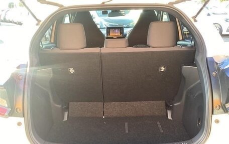 Toyota Yaris, 2022 год, 1 047 000 рублей, 26 фотография