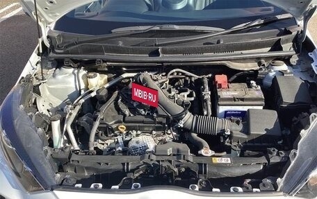 Toyota Yaris, 2022 год, 1 047 000 рублей, 37 фотография