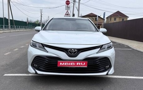Toyota Camry, 2018 год, 2 600 000 рублей, 1 фотография