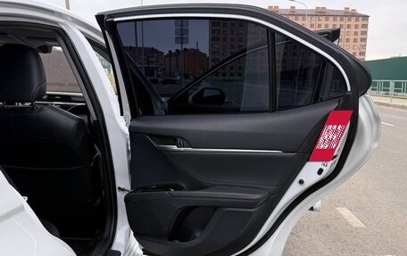 Toyota Camry, 2018 год, 2 600 000 рублей, 8 фотография