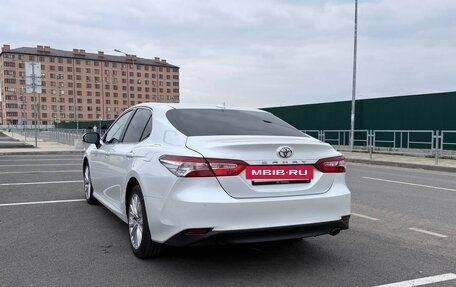 Toyota Camry, 2018 год, 2 600 000 рублей, 3 фотография