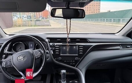 Toyota Camry, 2018 год, 2 600 000 рублей, 11 фотография