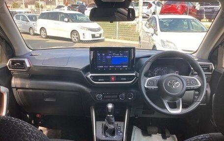 Toyota Raize I, 2022 год, 1 316 000 рублей, 8 фотография