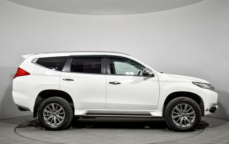 Mitsubishi Pajero Sport III рестайлинг, 2017 год, 2 990 000 рублей, 4 фотография