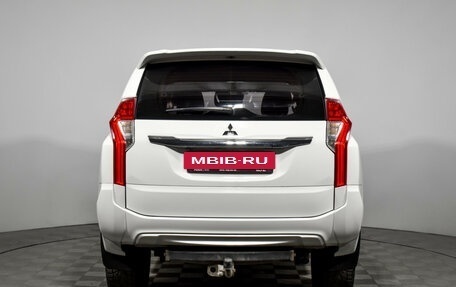 Mitsubishi Pajero Sport III рестайлинг, 2017 год, 2 990 000 рублей, 6 фотография