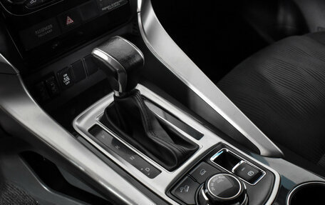 Mitsubishi Pajero Sport III рестайлинг, 2017 год, 2 990 000 рублей, 11 фотография