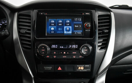 Mitsubishi Pajero Sport III рестайлинг, 2017 год, 2 990 000 рублей, 17 фотография