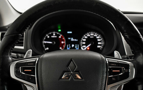 Mitsubishi Pajero Sport III рестайлинг, 2017 год, 2 990 000 рублей, 18 фотография