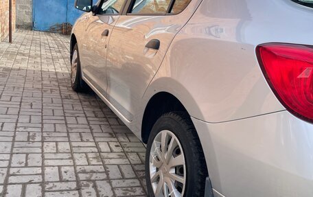 Renault Logan II, 2019 год, 1 050 000 рублей, 3 фотография