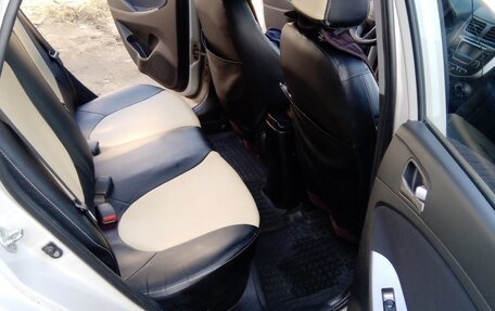 Hyundai Solaris II рестайлинг, 2014 год, 1 030 000 рублей, 5 фотография