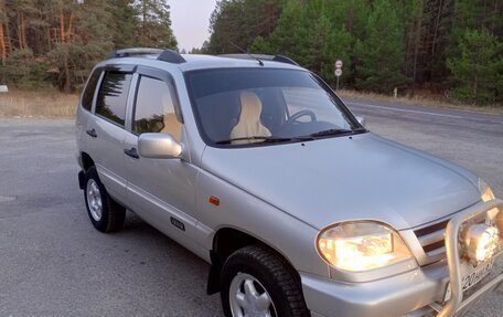 Chevrolet Niva I рестайлинг, 2003 год, 590 000 рублей, 8 фотография