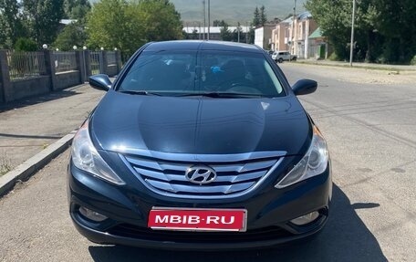 Hyundai Sonata VI, 2013 год, 730 000 рублей, 1 фотография