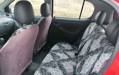 Toyota Yaris I рестайлинг, 2001 год, 395 000 рублей, 13 фотография