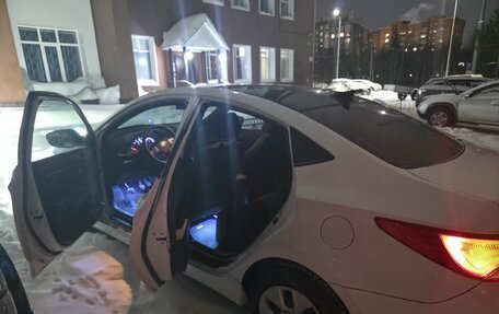 Hyundai Solaris II рестайлинг, 2016 год, 850 000 рублей, 4 фотография