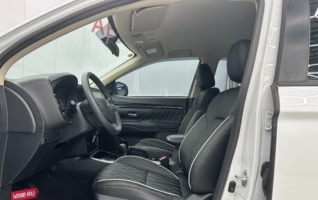 Mitsubishi Outlander III рестайлинг 3, 2022 год, 2 115 000 рублей, 7 фотография