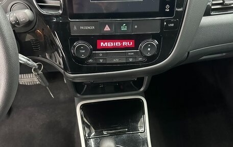 Mitsubishi Outlander III рестайлинг 3, 2022 год, 2 115 000 рублей, 12 фотография