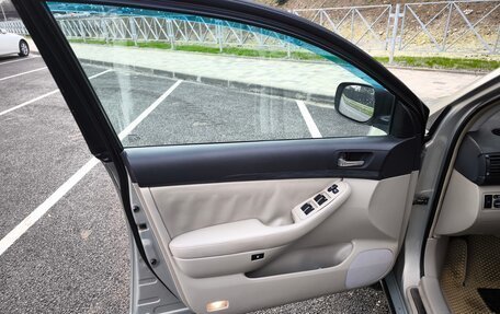 Toyota Avensis III рестайлинг, 2008 год, 999 000 рублей, 25 фотография