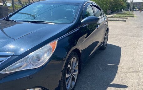 Hyundai Sonata VI, 2013 год, 730 000 рублей, 2 фотография