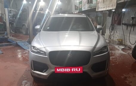 Jaguar F-Pace, 2018 год, 3 500 000 рублей, 16 фотография