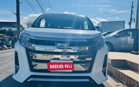Toyota Noah III, 2021 год, 2 539 000 рублей, 2 фотография