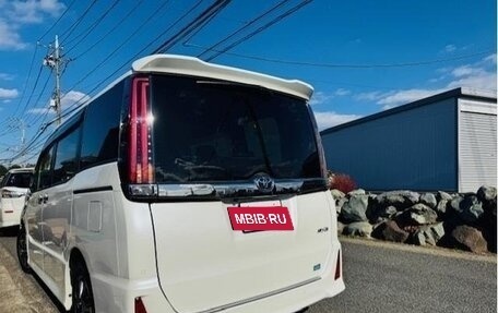 Toyota Noah III, 2021 год, 2 539 000 рублей, 7 фотография