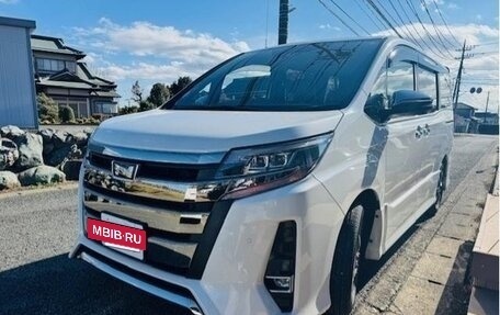 Toyota Noah III, 2021 год, 2 539 000 рублей, 3 фотография