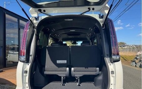 Toyota Noah III, 2021 год, 2 539 000 рублей, 9 фотография