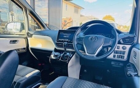 Toyota Noah III, 2021 год, 2 539 000 рублей, 10 фотография