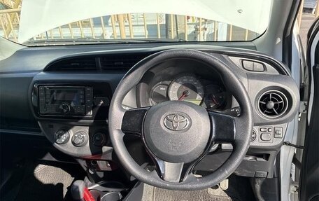 Toyota Vitz, 2017 год, 836 000 рублей, 9 фотография