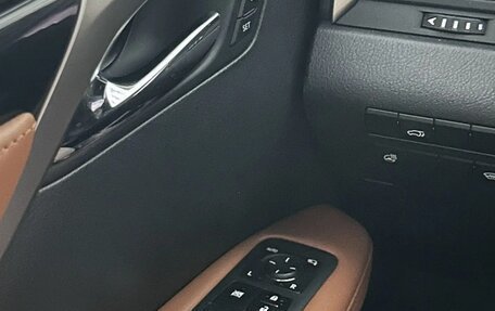 Lexus RX IV рестайлинг, 2020 год, 5 500 000 рублей, 3 фотография