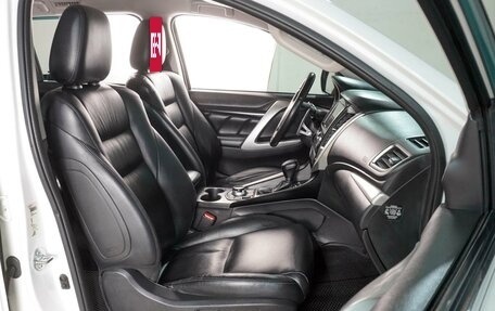 Mitsubishi Pajero Sport III рестайлинг, 2017 год, 2 549 000 рублей, 9 фотография