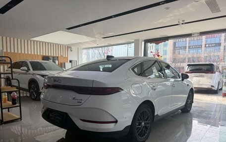 BYD Qin, 2025 год, 1 900 000 рублей, 2 фотография