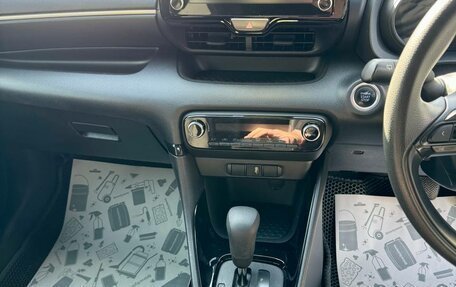 Toyota Yaris, 2020 год, 1 299 000 рублей, 16 фотография