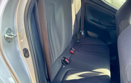 Toyota Yaris, 2020 год, 1 299 000 рублей, 22 фотография