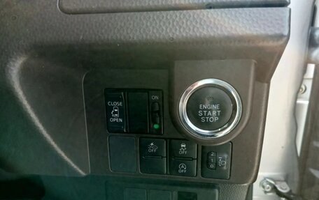 Toyota Roomy I, 2017 год, 850 000 рублей, 10 фотография