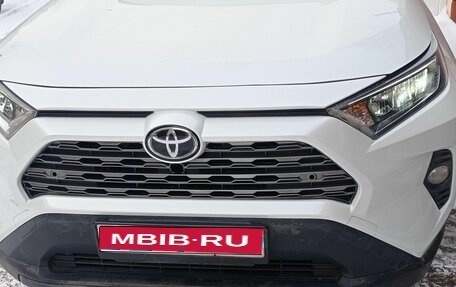 Toyota RAV4, 2021 год, 2 800 000 рублей, 1 фотография