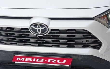 Toyota RAV4, 2021 год, 2 800 000 рублей, 2 фотография